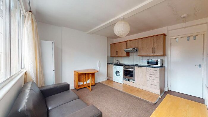 2 Bedroom Flat To Rent In Hamlet Court, Hamlet Gardens, London, W6