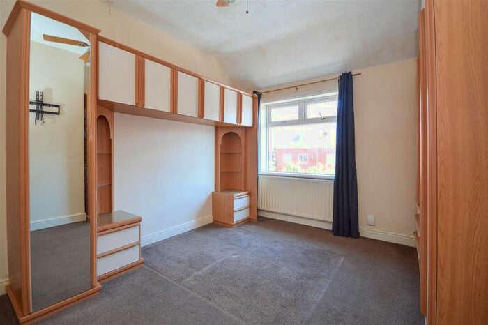 3 Bedroom Terraced House For Sale In Queens Road, Morley, Leeds, LS27