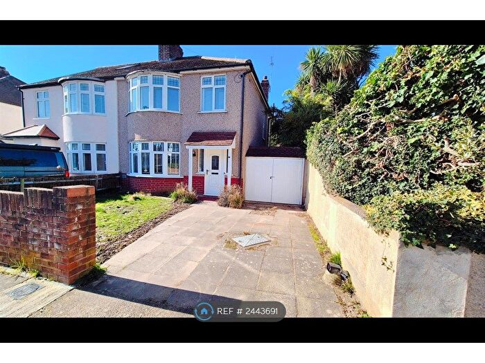 3 Bedroom Semi-Detached House To Rent In Chestnut Grove, Isleworth, TW7