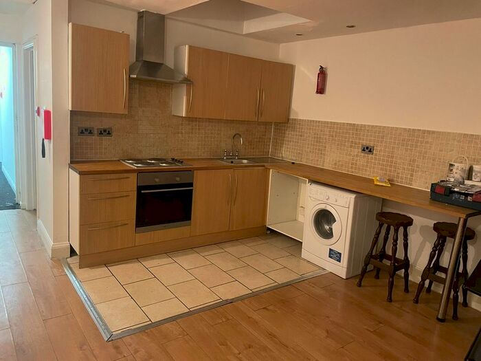 2 Bedroom Flat To Rent In Cowley Road, Oxford, OX4