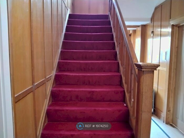 1 Bedroom Flat To Rent In Parkside, Westcliff-On-Sea, SS0