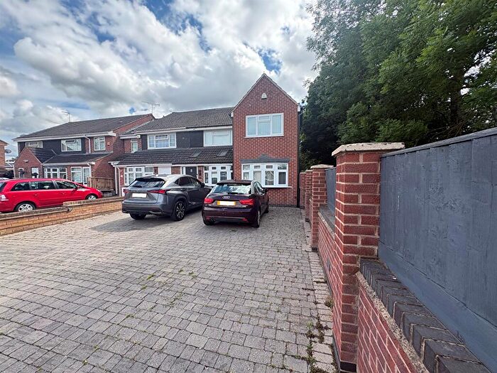 4 Bedroom Semi-Detached House For Sale In Badminton Road, Leicester, LE4