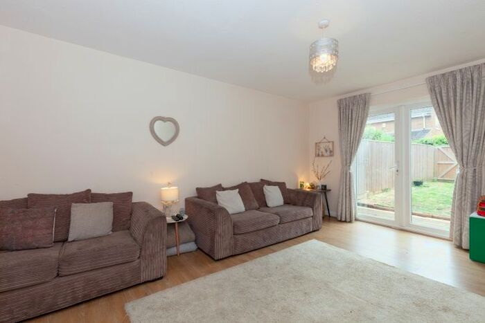 2 Bedroom Terraced House To Rent In Axtell Close, Kidlington, OX5