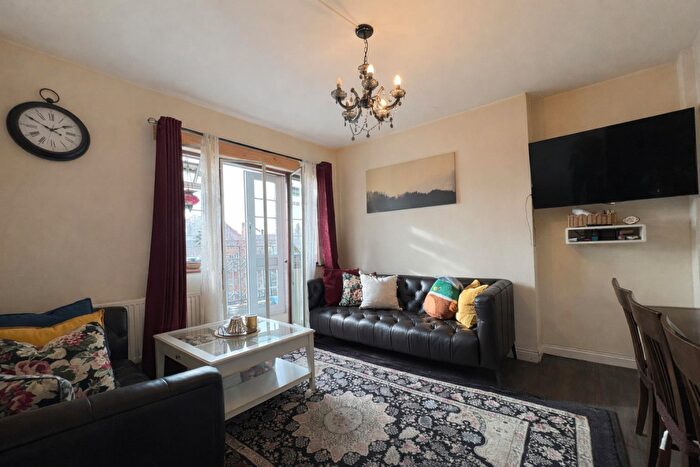 2 Bedroom Flat For Sale In West India Dock Road, London, E14