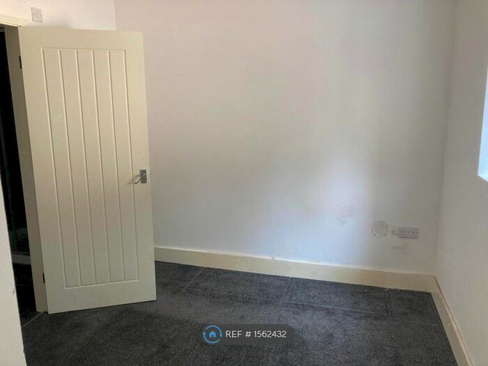 1 Bedroom Flat To Rent In Lea Road, Wolverhampton, WV3