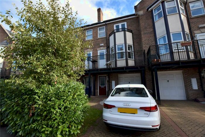 4 Bedroom Town House To Rent In Thornbury Avenue, Far Headingley, Leeds, West Yorkshire, LS16