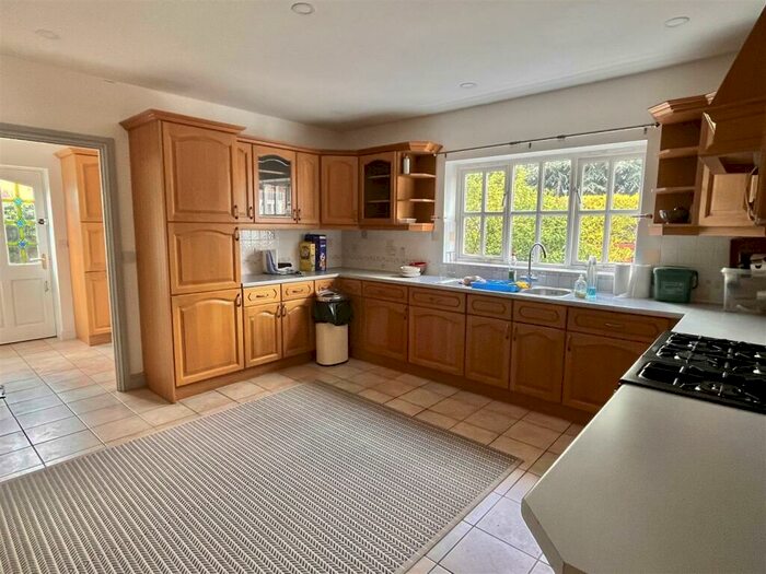 2 Bedroom Detached Bungalow For Sale In Mountford Close, Wellesbourne, CV35