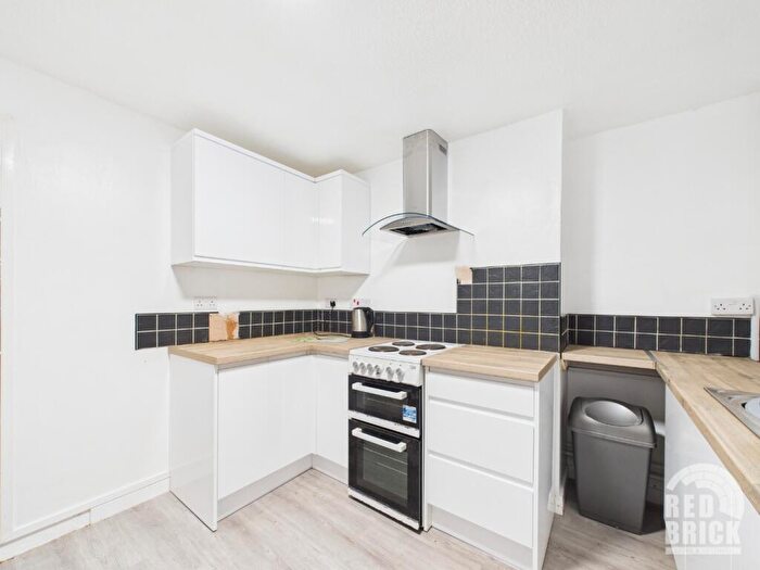 2 Bedroom Flat To Rent In Balmoral Close, Coventry, CV2