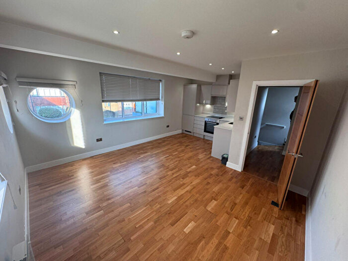 3 Bedroom Flat To Rent In London, E2