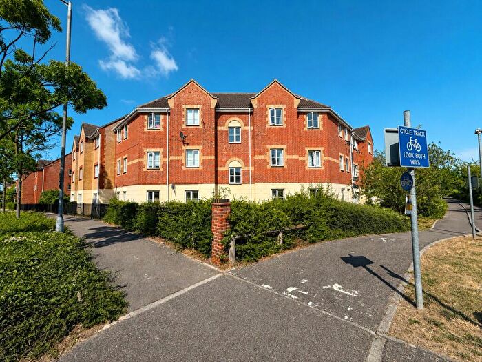 2 Bedroom Flat For Sale In Lennox Close, Grays, Essex, RM16