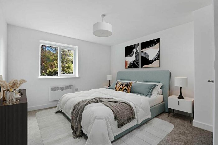 2 Bedroom Apartment For Sale In West Wycombe Road, High Wycombe, Buckinghamshire, HP12