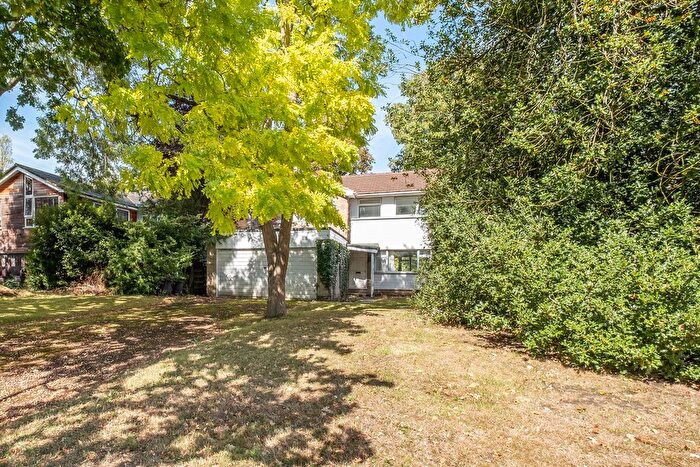 4 Bedroom Detached House For Sale In Martingales Close, Richmond, TW10