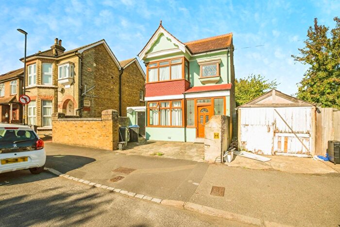 5 Bedroom Detached House For Sale In Quadrant Road, Thornton Heath, CR7