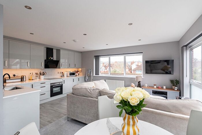 2 Bedroom Flat For Sale In South Street, Dorking, RH4