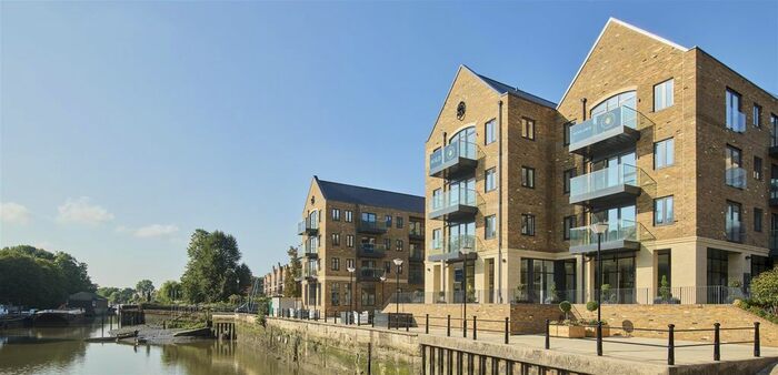 2 Bedroom Flat To Rent In Swan Street, Isleworth TW7