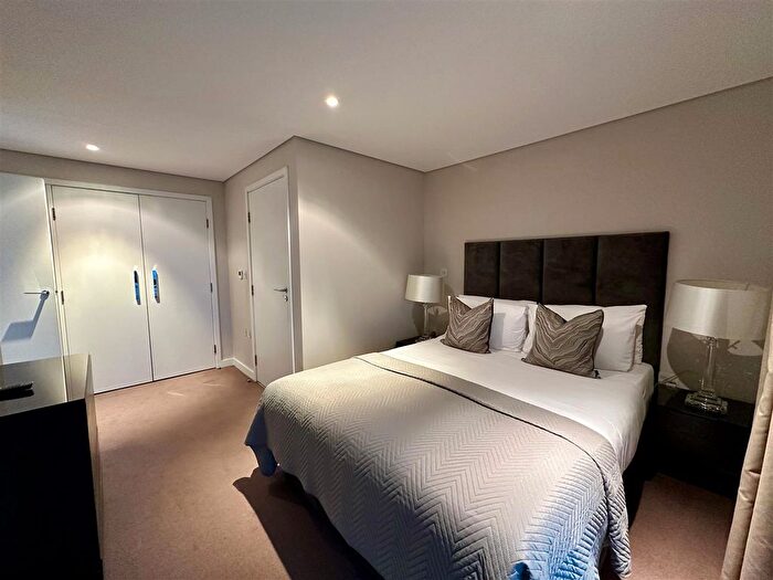 3 Bedroom Property To Rent In Merchant Square East, London, W2