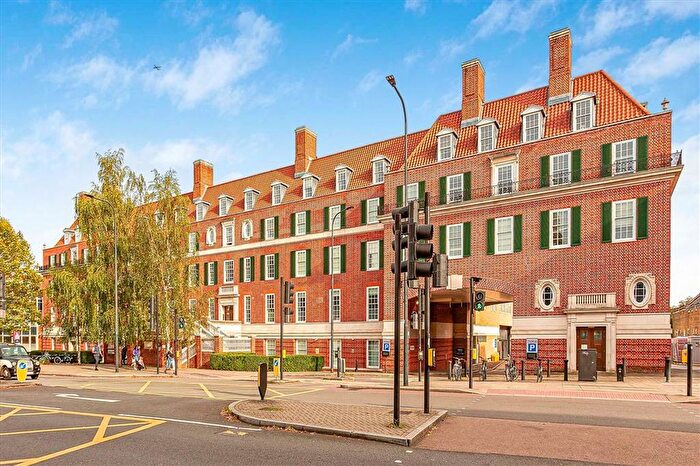 1 Bedroom Flat For Sale In Clapham Common South Side, Clapham, SW4