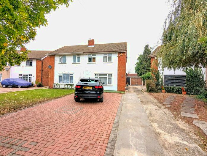 5 Bedroom Semi-Detached House To Rent In Field Close, Hayes, Greater London, UB3