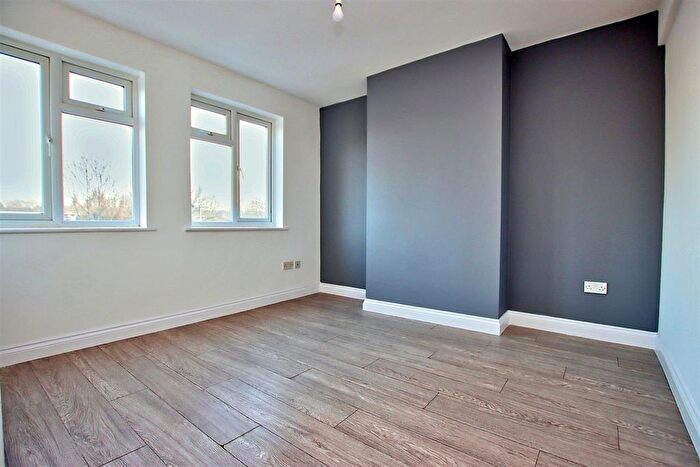 2 Bedroom Flat For Sale In Shenley Road, Borehamwood, WD6