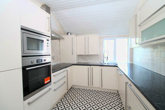 2 Bedroom Apartment To Rent In Purley Park Road, CR8