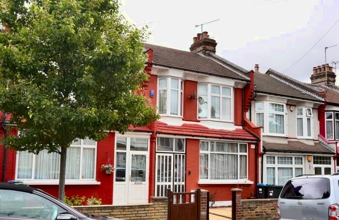 3 Bedroom Terraced House To Rent In Shrewsbury Road, London, N11