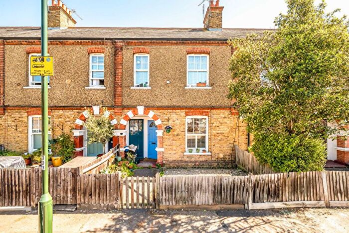 1 Bedroom Maisonette For Sale In Beards Hill, Hampton, TW12