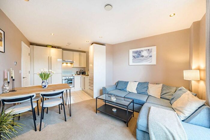 2 Bedroom Flat For Sale In Magdalen Road, Earlsfield, SW18