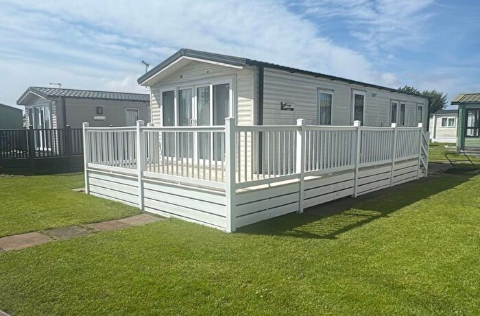 3 Bedroom Mobile/park Home For Sale In Lancashire, Morecambe, LA3