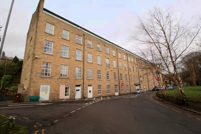 2 Bedroom Flat To Rent In Wedneshough Green, Hollingworth, Hyde, SK14