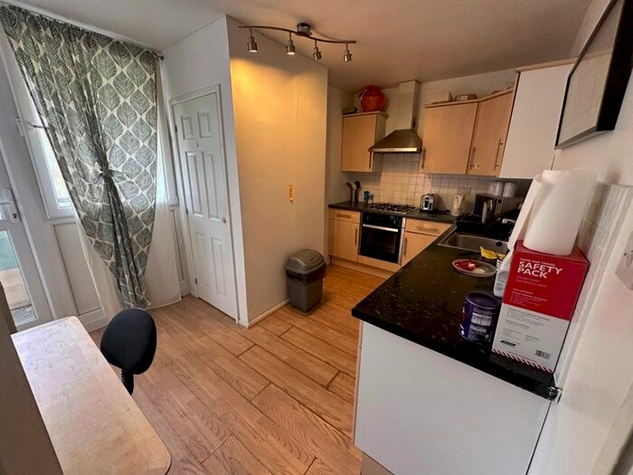 5 Bedroom Flat To Rent In Alton Road, London, SW15