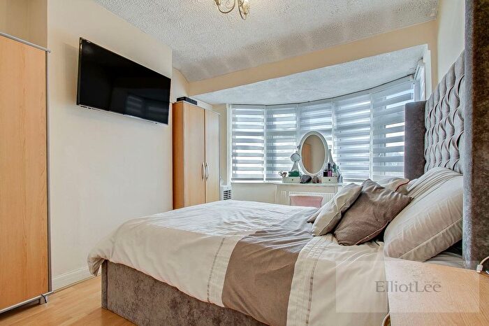 3 Bedroom Terraced House For Sale In Wyresdale Crescent, Perivale, UB6