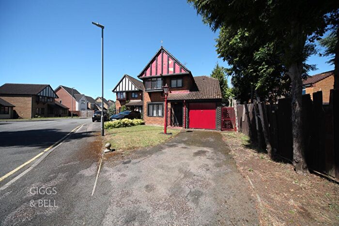 3 Bedroom Detached House For Sale In Linacres, Luton, Bedfordshire, LU4