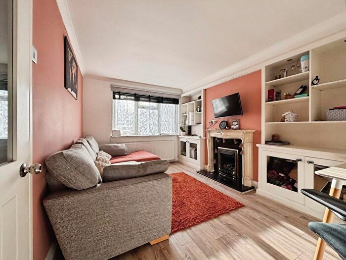 2 Bedroom Apartment For Sale In Tollgate Road, London, E16