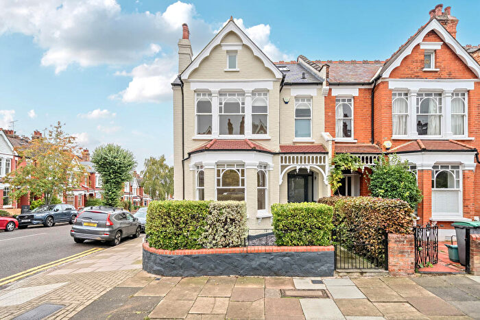 5 Bedroom Semi Detached House For Sale In Curzon Road, London, N10