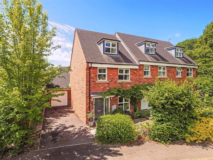 3 Bedroom Town House For Sale In Harebell Road, Andover, SP11