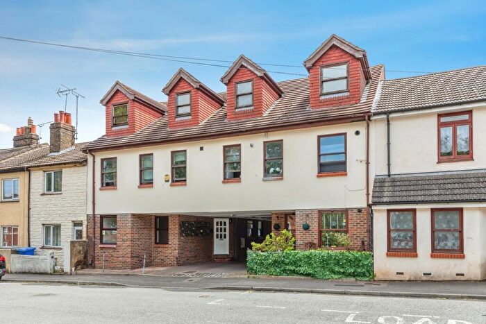 1 Bedroom Flat For Sale In Skinner Street, Gillingham, Kent, ME7