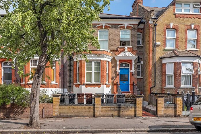 Studio To Rent In Durley Road, Londonon, N16