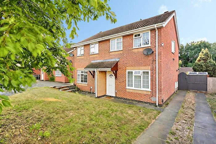 3 Bedroom Semi-Detached House For Sale In Harksome Hill, Northampton, NN4
