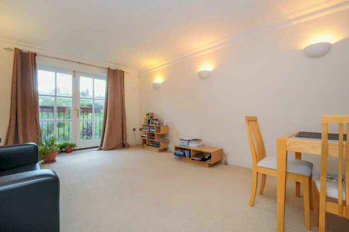 2 Bedroom Flat To Rent In Lordship Lane, East Dulwich, SE22