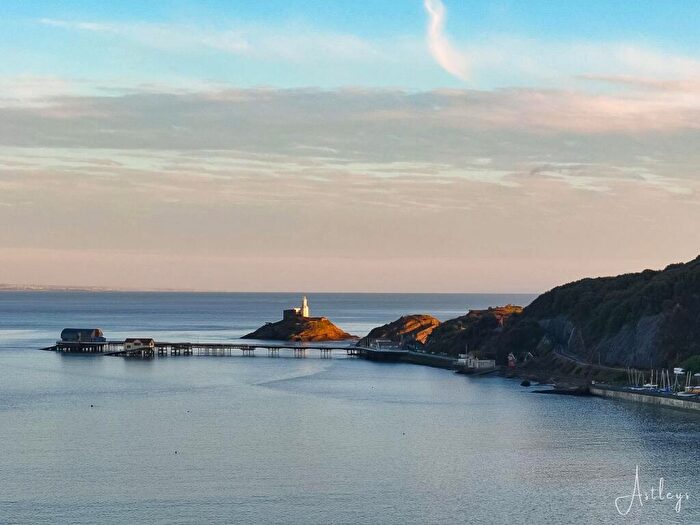 2 Bedroom Apartment For Sale In Overland Road, Mumbles, Swansea, SA3