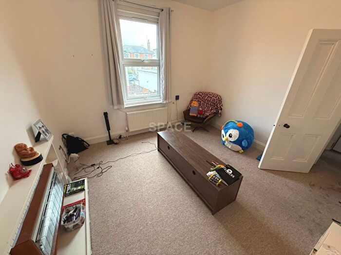 1 Bedroom Flat To Rent In Brunswick Hill, Reading, RG1