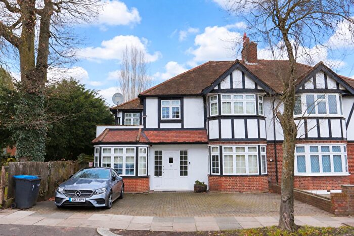 5 Bedroom Semi Detached House To Rent In Wynchgate, Southgate, N14
