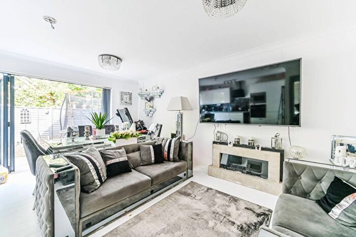 2 Bedroom Flat To Rent In Kensington Avenue, Thornton Heath, CR7