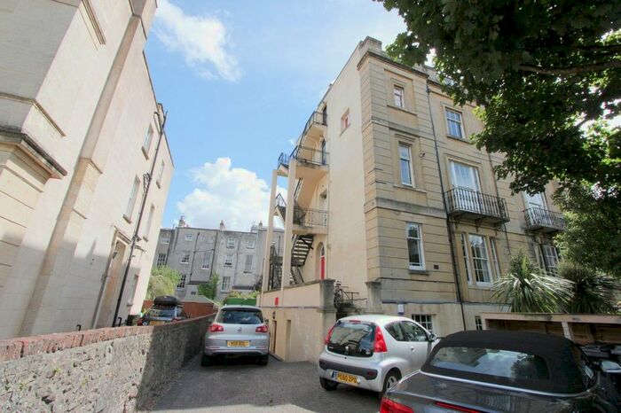 3 Bedroom Flat To Rent In Richmond Park Road, Bristol, BS8