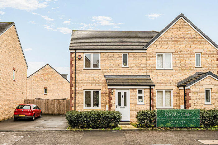 3 Bedroom Semi Detached House For Sale In Gainey Gardens Chippenham, SN15