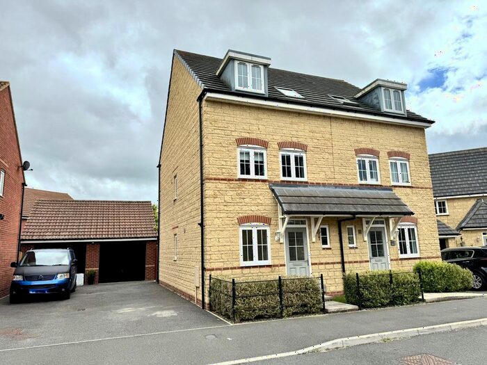 3 Bedroom Semi-Detached House To Rent In Greycing Street, Swindon, SN25