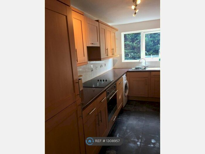 2 Bedroom Flat To Rent In Larkswood Court, London E4