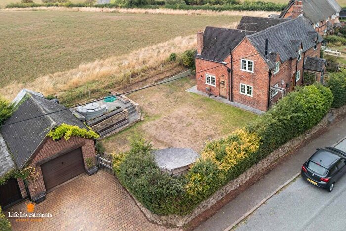 3 Bedroom Semi-Detached House For Sale In Lutterworth Road, LE17