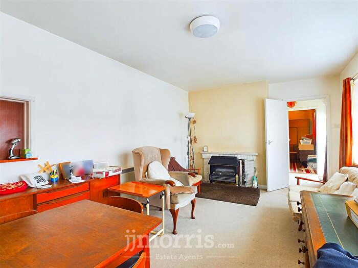 4 Bedroom Detached Bungalow For Sale In Penbanc, Fishguard, SA65