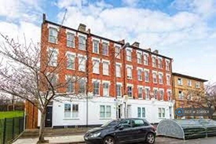 Studio To Rent In Azenby Road, London, SE15